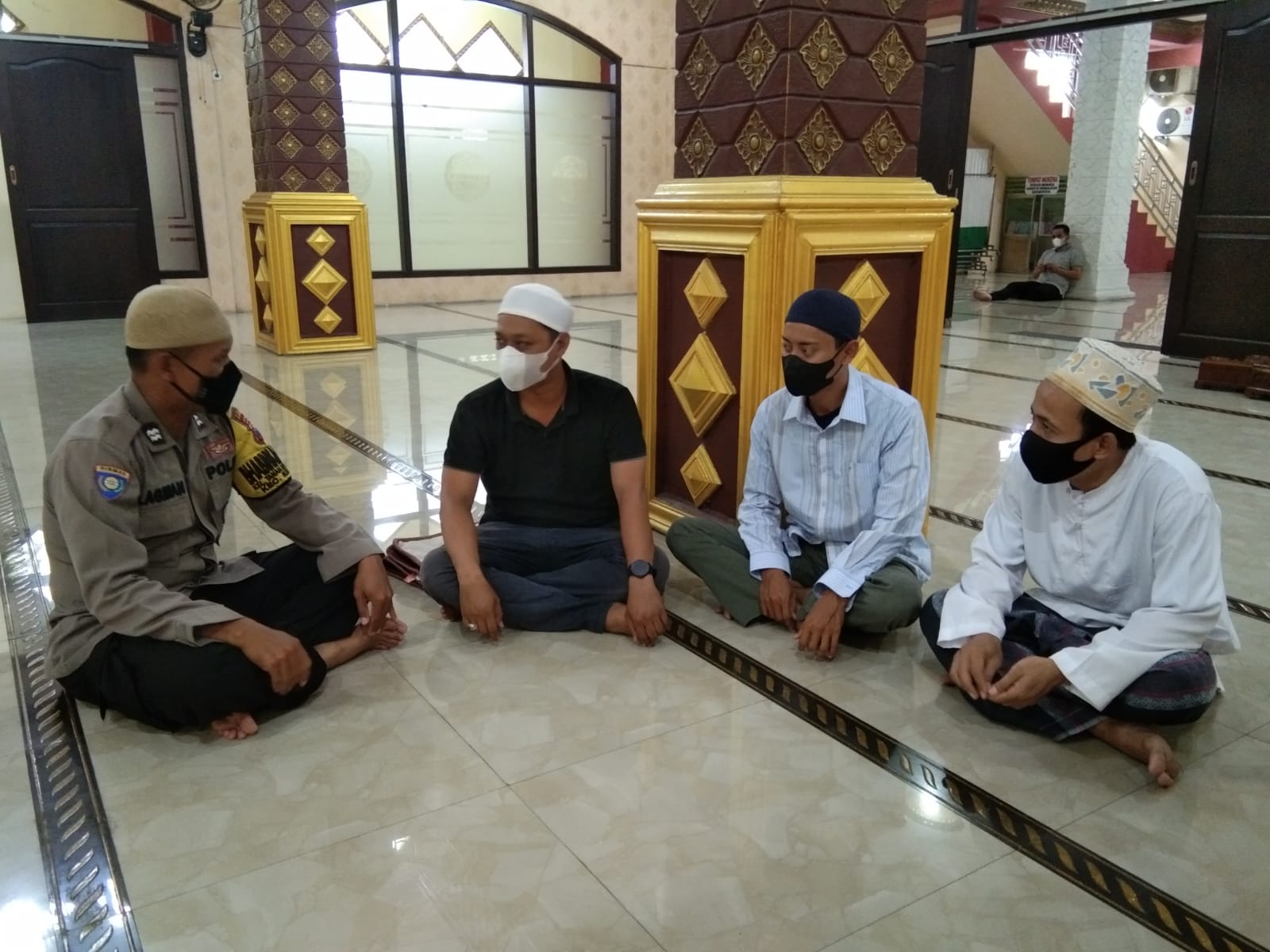 BERI HIMBAUAN HUMANIS KAMTIBMAS KE JAMAAH DI MASJID