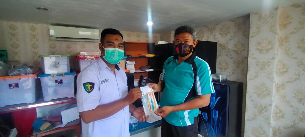 URKES POLRES TANJUNG PERAK LAKSANAKAN PEMBAGIAN BEKAL KESEHATAN OPS BINA KUSUMA SEMERU 2021 DI WILAYAH POLRES PELABUHAN TANJUNG PERAK DAN POLSEK JAJARAN