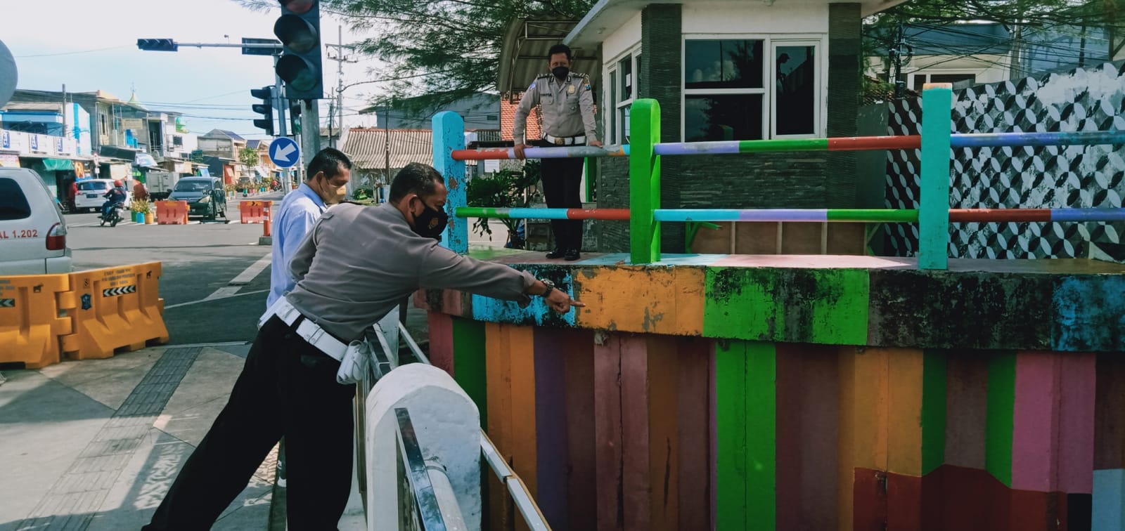 Polsek Kenjeran Gelar Pemantauan Debit Air, Waspada Potensi Terjadi Banjir