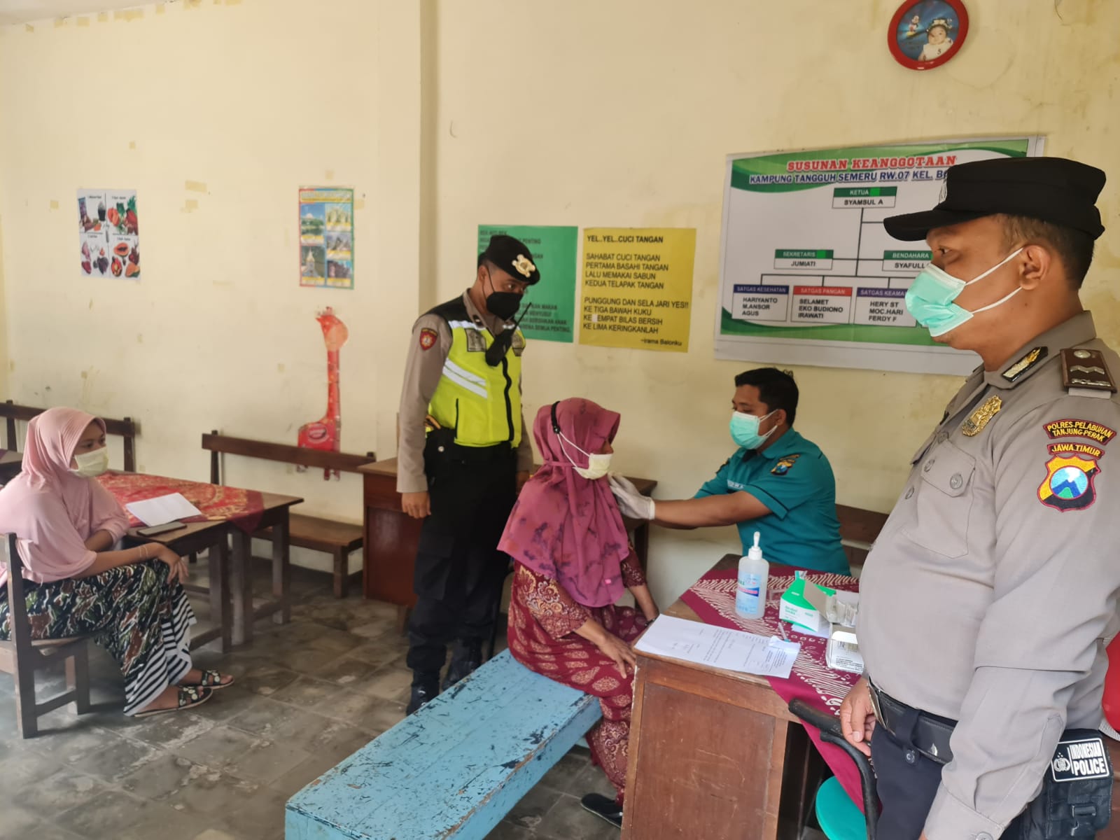 Polsek Pabean Cantikan Lakukan Giat Vaksinasi Home Care Rutin, Sasar Warga Kalianyar