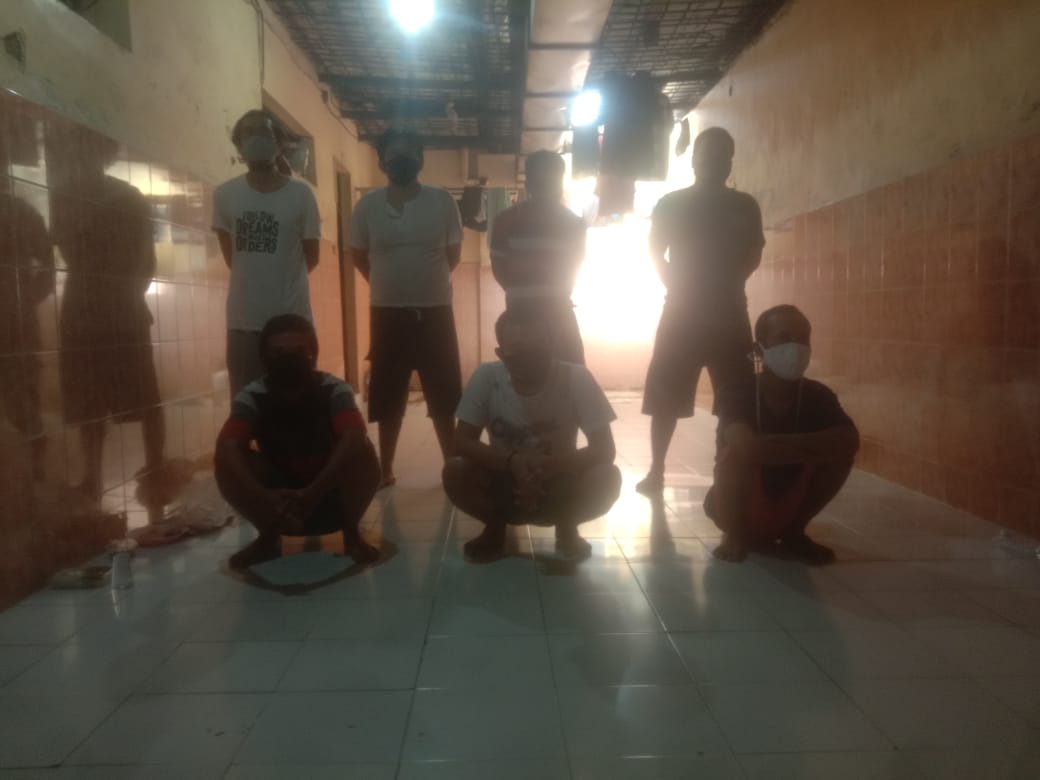 Polsek Krembangan Lakukan Pengecekan Ruang Tahanan Secara Rutin, Antisipasi Senjata Tajam dan Barang Terlarang