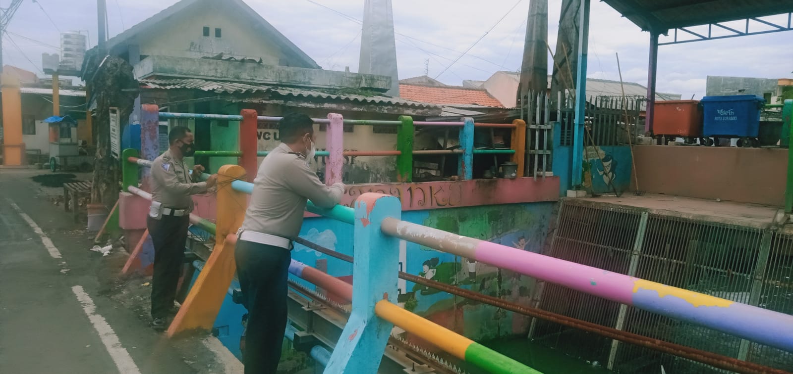 Polsek Kenjeran Lakukan Patroli Pengecekan Debit Air, Antisipasi Terjadinya Bencana Banjir