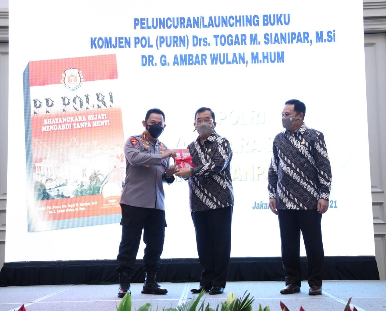 Kapolri: Buku 'Bhayangkara Sejati Mengabdi tanpa henti' Jadi Renungan Polri untuk Jadi Lebih Baik.