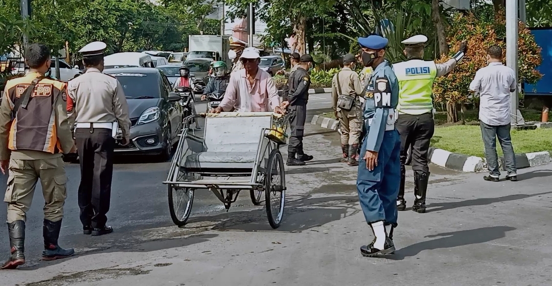 Polsek Asemrowo Lakukan Operasi Yustisi Protokol Kesehatan, Amankan Warga Yang Tidak Mentaati Peraturan Prokes