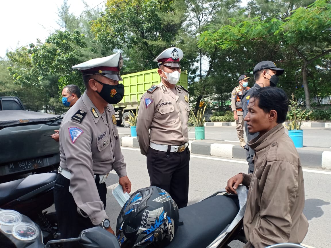 Polsek Kenjeran Lakukan Operasi Yustisi Amankan Masyarakat Yang Tidak Mematuhi Peraturan Prokes
