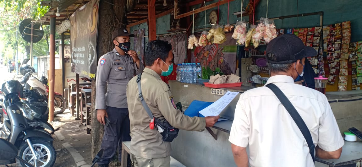 Polsek Asemrowo Lakukan Kegiatan Pemberitahuan Suraat Edaran Ke Pedagang DI Wilayah Asemrowo