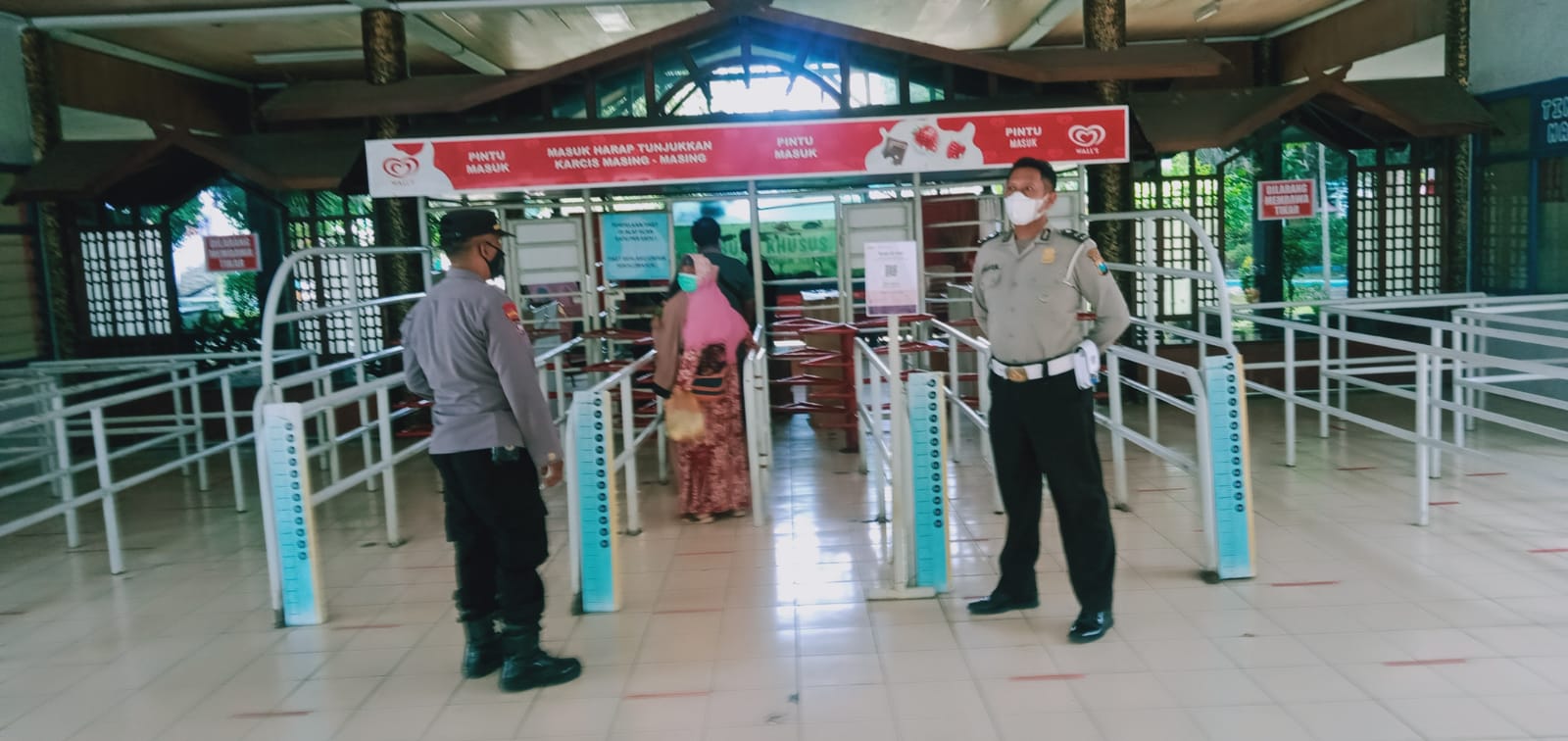 Polsek Kenjeran Giat Pemantauan Tempat Wisata Kenjeran, Pastikan Pengunjung Taati Prokes