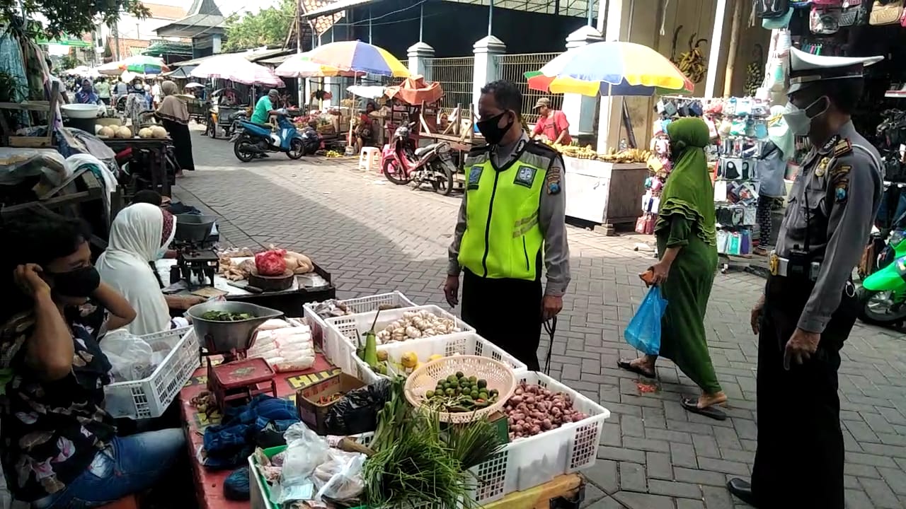Polsek Krembangan Lakukan Operasi Yustisi Sasar Masyarakat Sekitar Pasar Kalianak