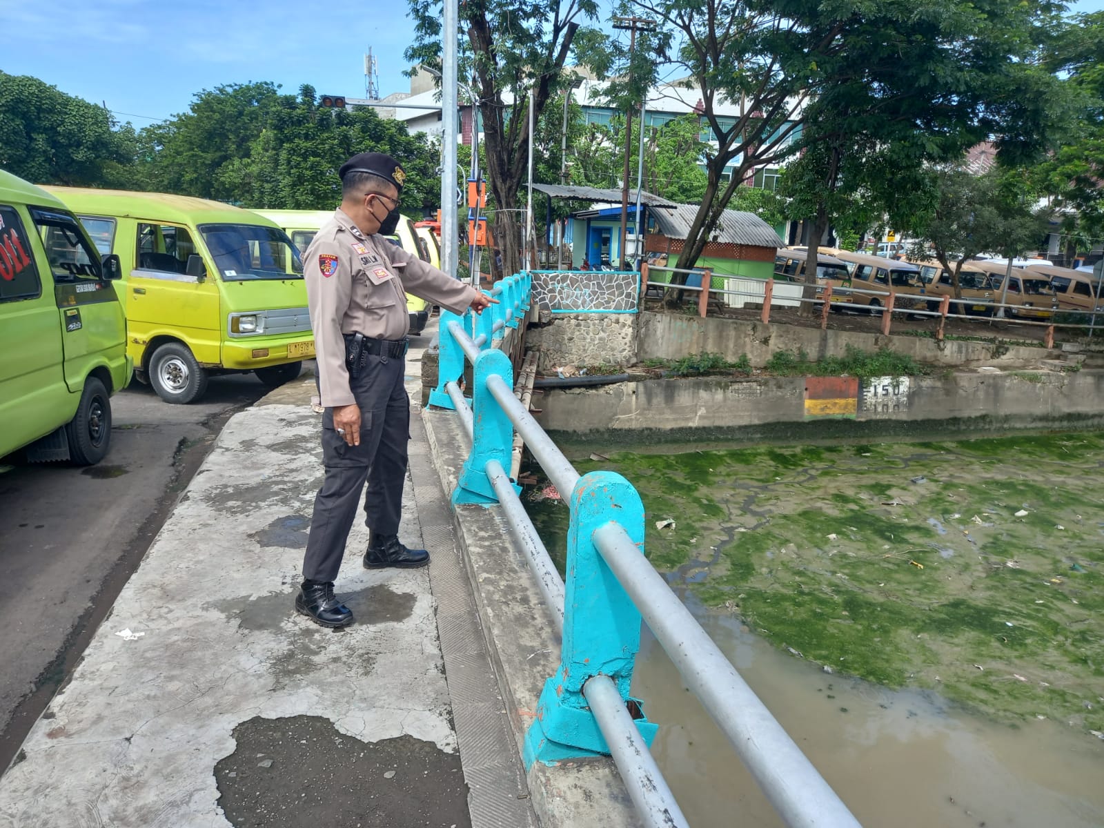 Polsek Pabean Cantikan Lakukan Pengecekan Debit Air Rutin, Waspada Terjadinya Banjir