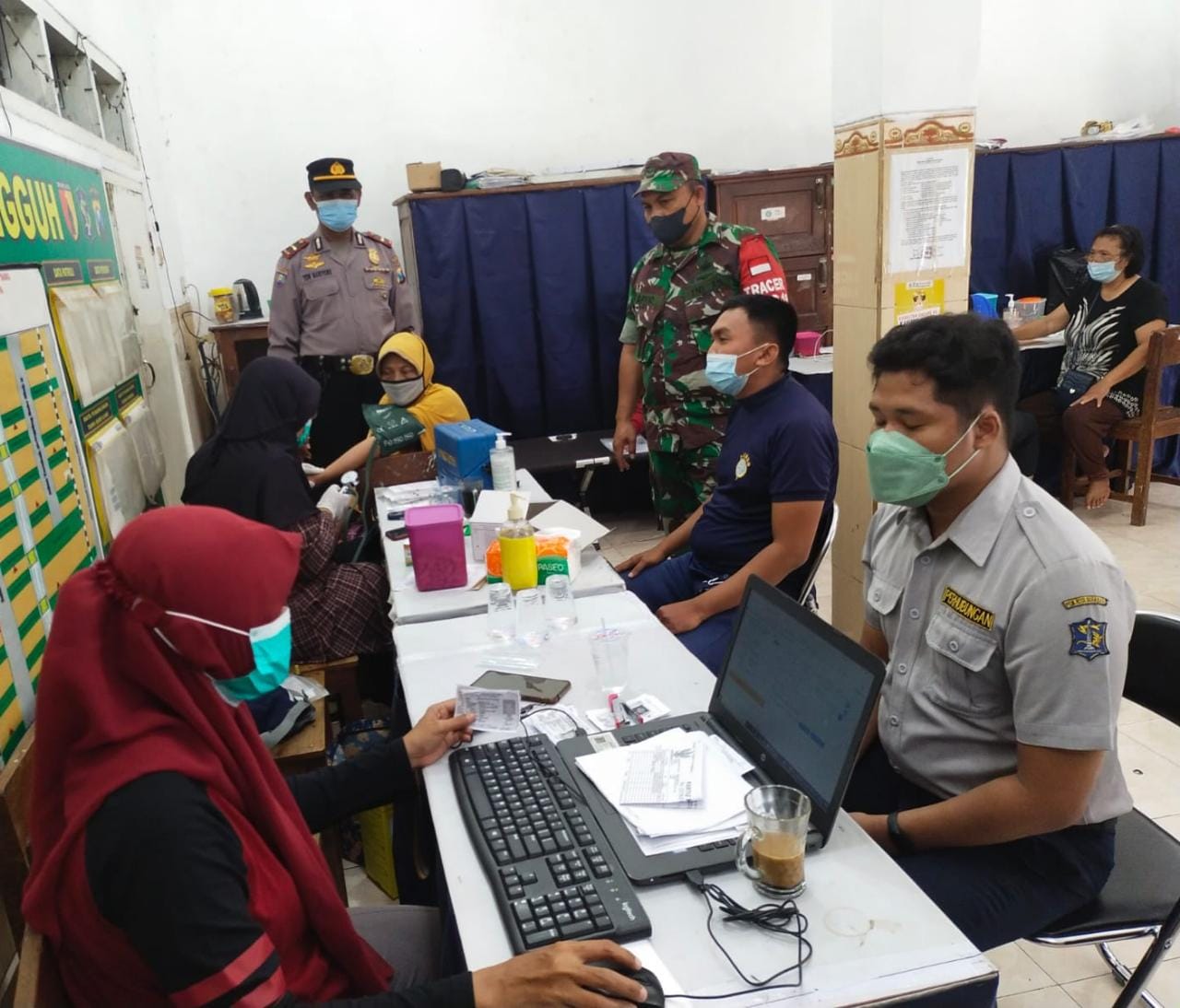 Polsek Pabean Cantikan Lakukan Pengamana Giat Vaksinasi Untuk Masyarakat Umum