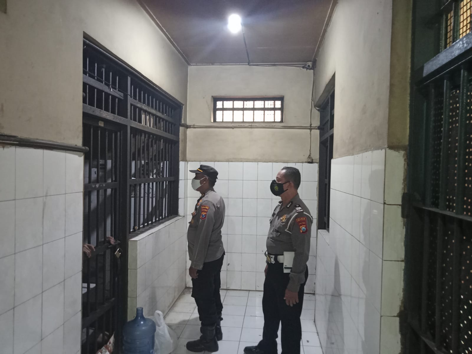 Polsek Kenjeran Lakukan Pengecekan Rutin Tahanan, Antisipasi Adanya Barang Terlarang