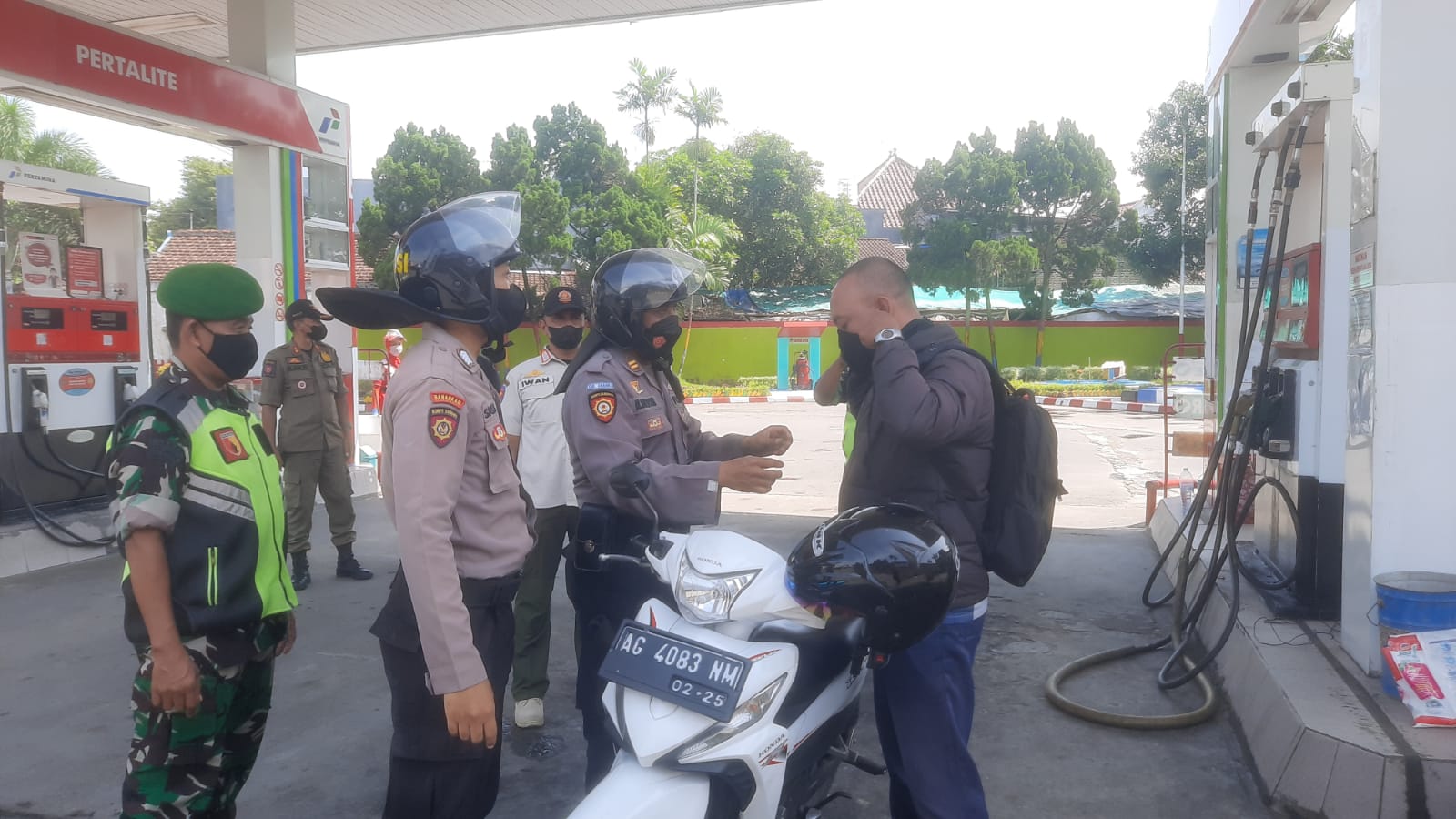 Ajak Masyarakat Taati Prokes, Tim Gabungan Pamor Keris Polres Blitar Kota Gencarkan Patroli
