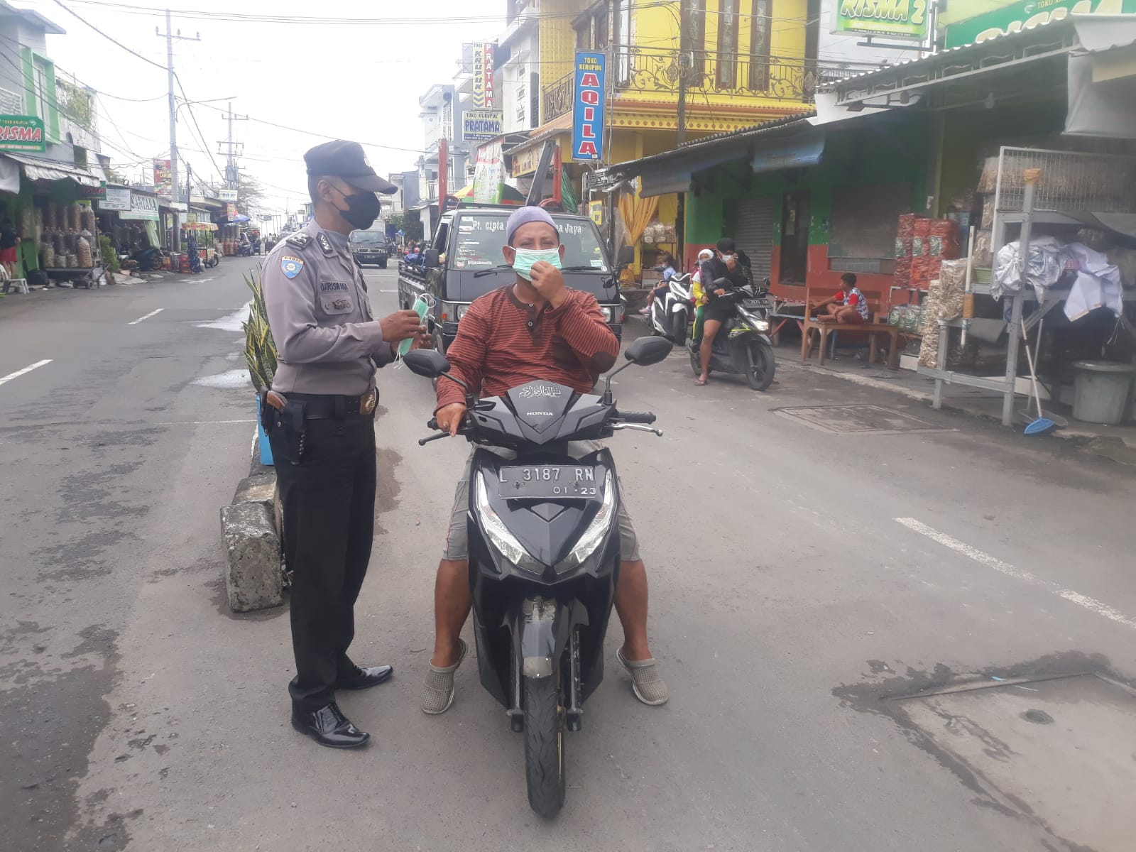 Polsek Kenjeran Lakukan Operasi Swab Hunter Dalam Rangka Memutus Rantai Penyebaran Covid-19