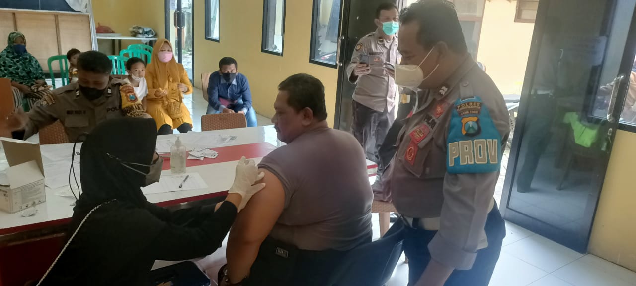 Polsek Krembangan Laksanakan Kegiatan Vaksinasi Booster Untuk Masyarakat Kalianak