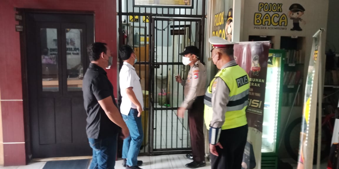 Polsek Asemrowo Cek Kondisi Tahanan, Pastikan Tidak Ada Yang Melarikan Diri