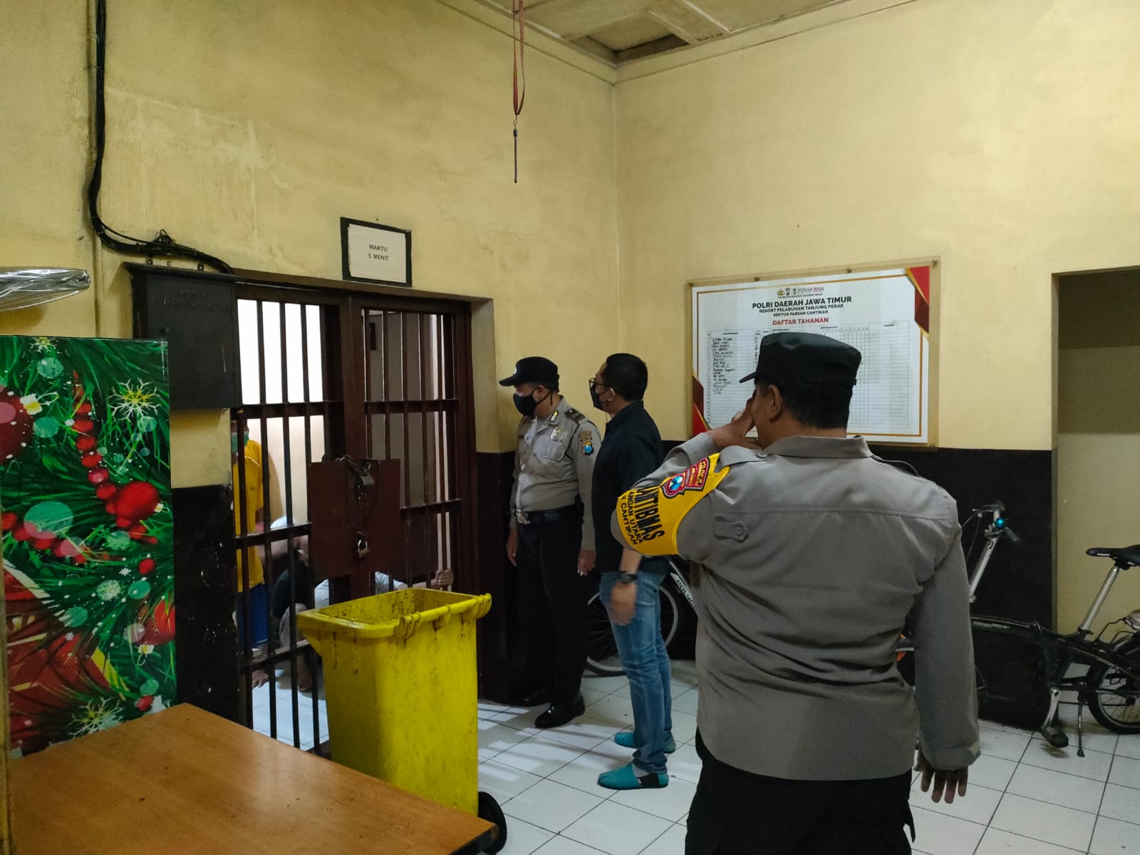 Polsek Pabean Cantikan Cek Kondisi Tahanan, Pastikan Lengkap dan Dalam Keadaan Sehat