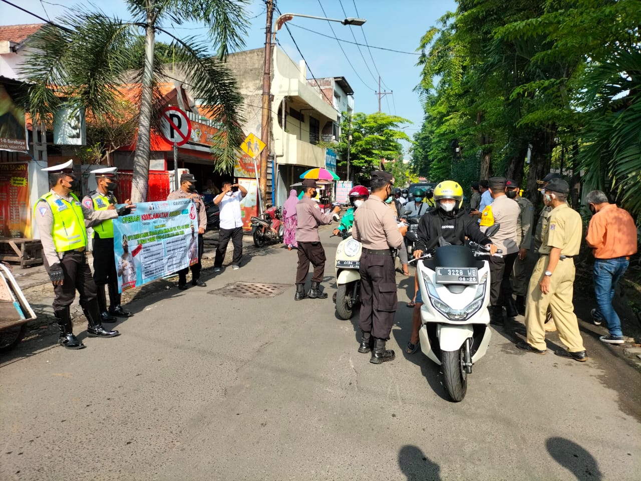 Polsek Asemrowo Gelar Operasi Keselamatan Semeru, Pastikan Masyarakat Patuhi Peraturan Lalu Lintas