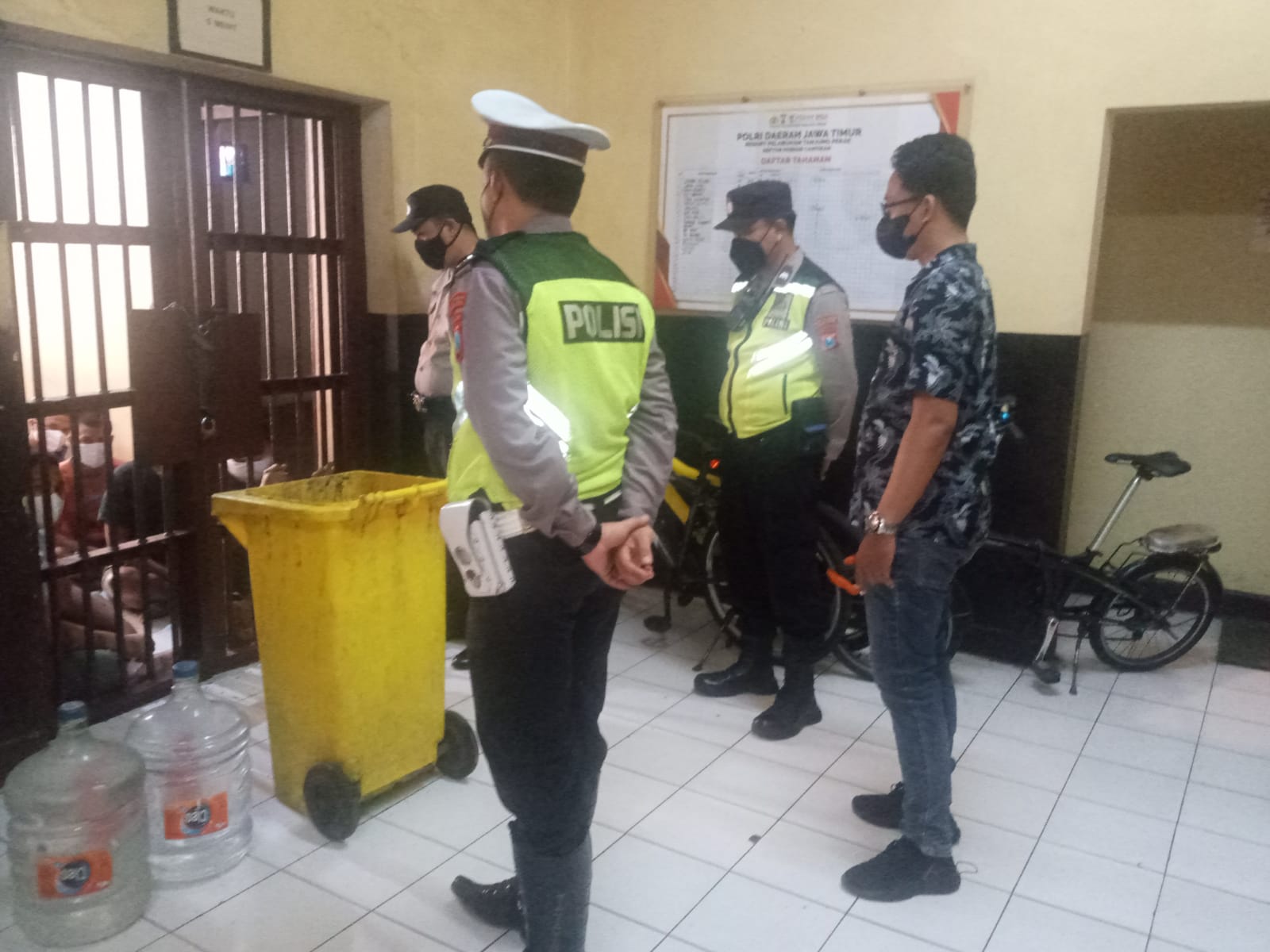 Polsek Pabean Cantikan Cek Tahanan, Pastikan Tidak Ada Barang Terlarang