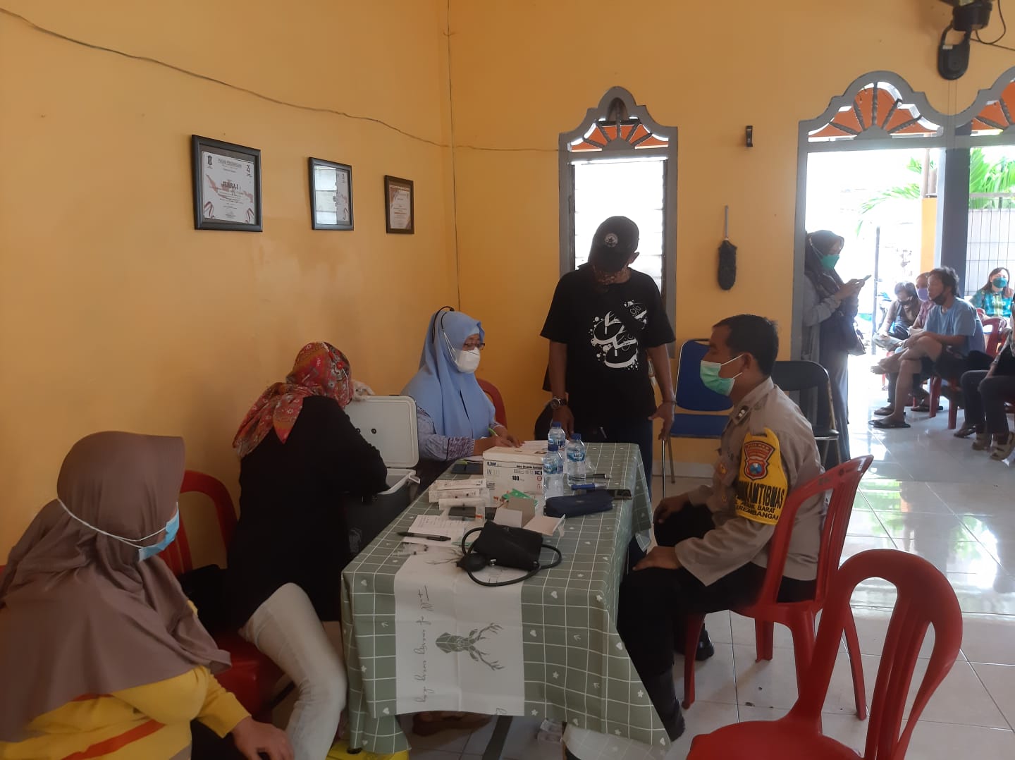 Kegiatan Vaksinasi Terus Dilaksanakan Polsek Krembangan, Pastikan Masyarakat Mudah Mendapatkan Vaksinasi
