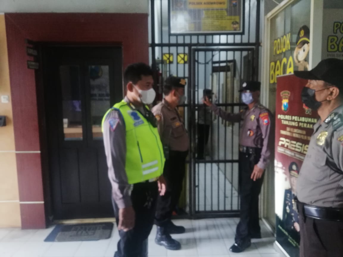 Polsek Asemrowo Rutin Laksanakan Pengecekan Tahanan, Pastikan Dalam Kondisi Sehat