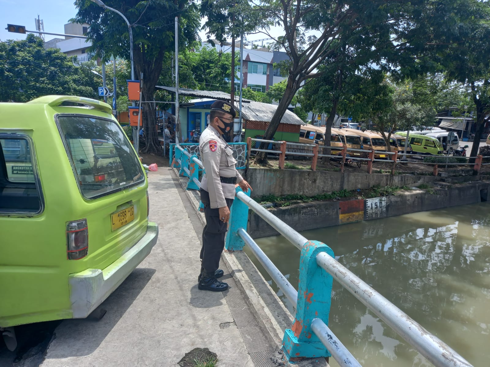 Polsek Pabean Cantikan Rutin Cek Ketinggian air Sungai, Antisipasi Potensi Banjir