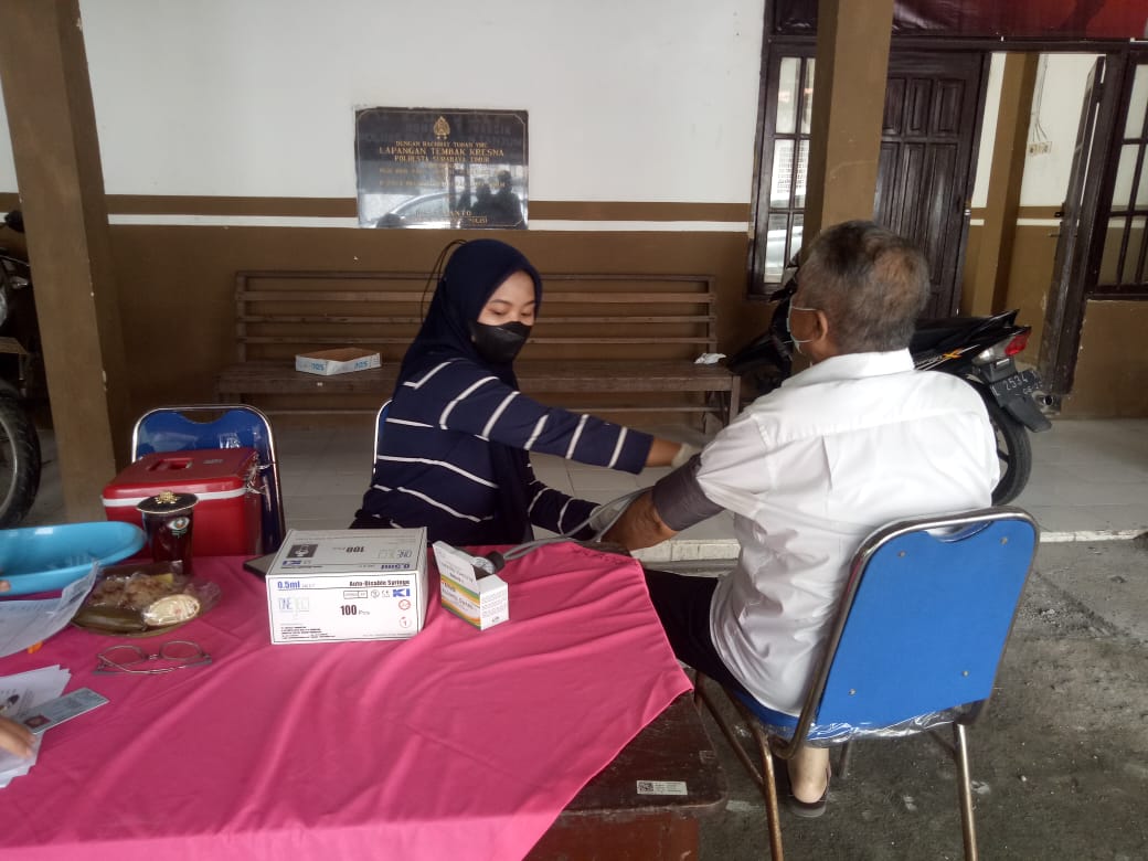 Polsek Kenjeran Laksanakan Kegiatan Vaksinasi Sinovac Dosis 1 dan 2 Untuk Masyarakat Umum