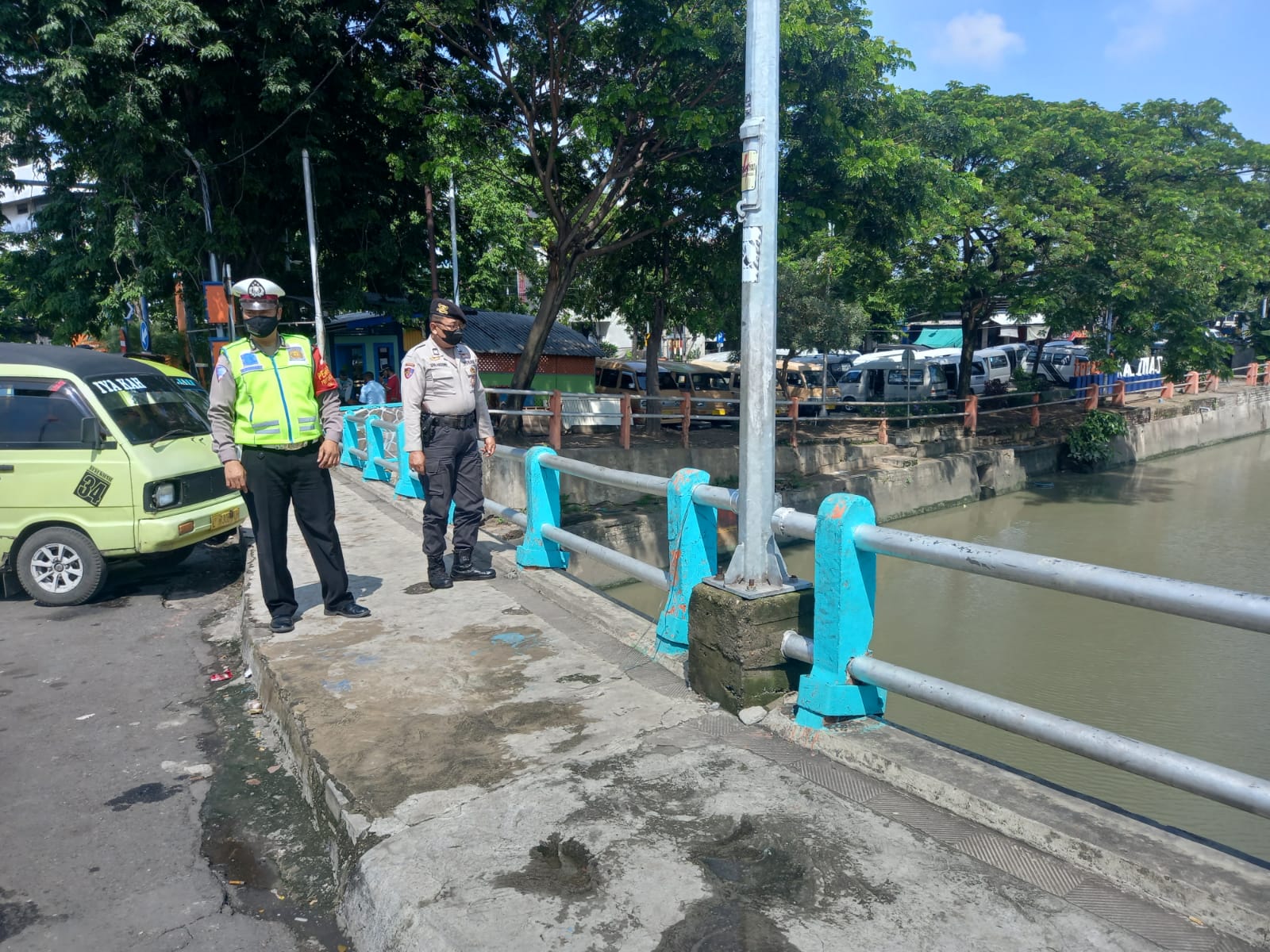 Polsek Pabean Cantikan Lakukan Patroli Pemantauan Debit Air Sungai, Terpantau Situasi Masih Aman