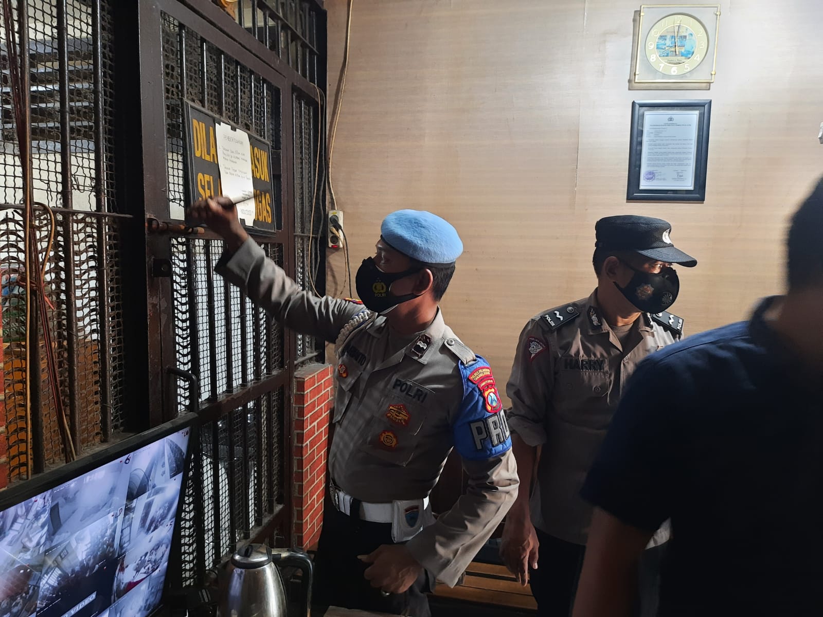 Polres Pelabuhan Tanjung Perak Lakukan Pengecekan Ruang Tahanan, Pastikan Tidak Ada Barang Terlarang