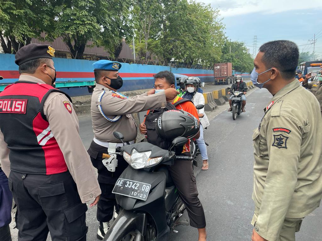 Polres Pelabuhan Tanjung Perak Gelar Operasi Yustisi Tegakkan Peraturan Protokol Kesehatan