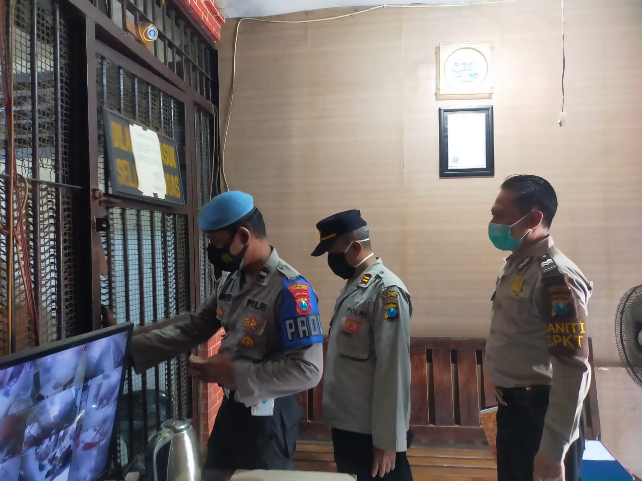 Polres Pelabuhan Tanjung Perak Rutin Cek Kondisi Tahanan, Pastikan Dalam Kondisi Sehat