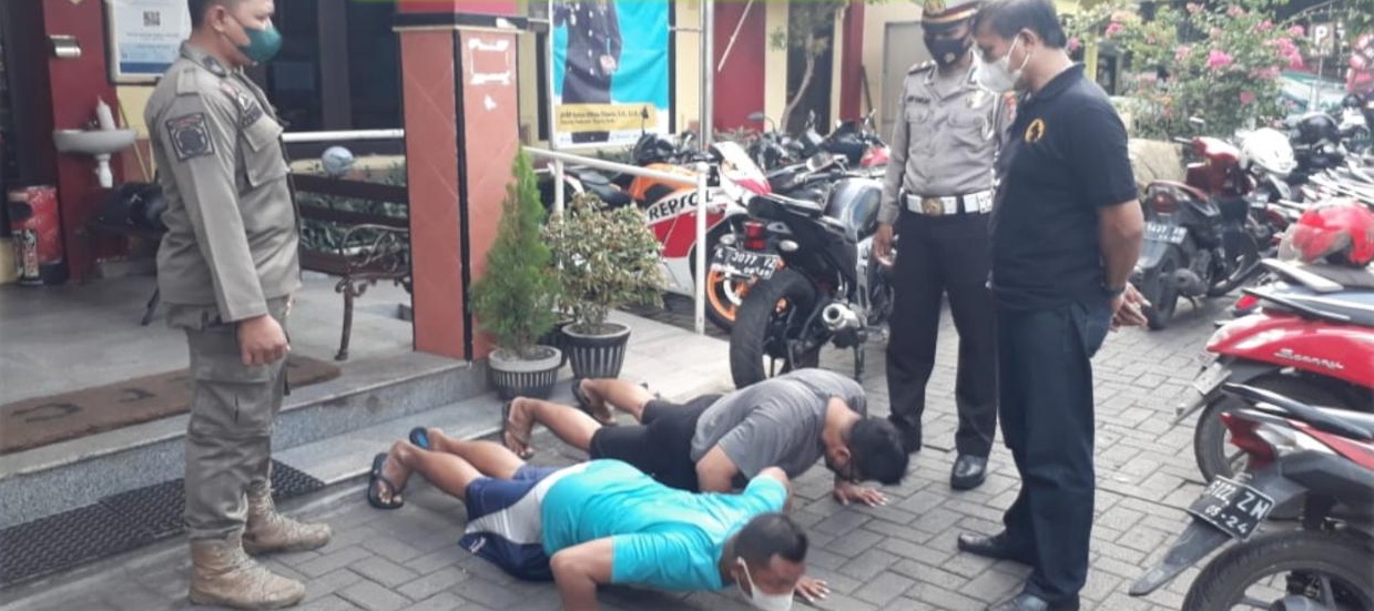 Polsek Asemrowo Laksanakan Kegiatan Operasi Yustisi Protokol Kesehatan Didepan Mako, Himbau Masyarakat Patuhi Protokol Kesehatan