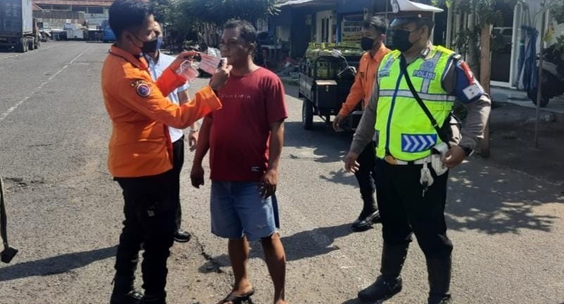 Personil Unit Satlantas Polres Pelabuhan Tanjung Perak Gelar Kegiatan Operasi Yustisi Protokol Kesehatan
