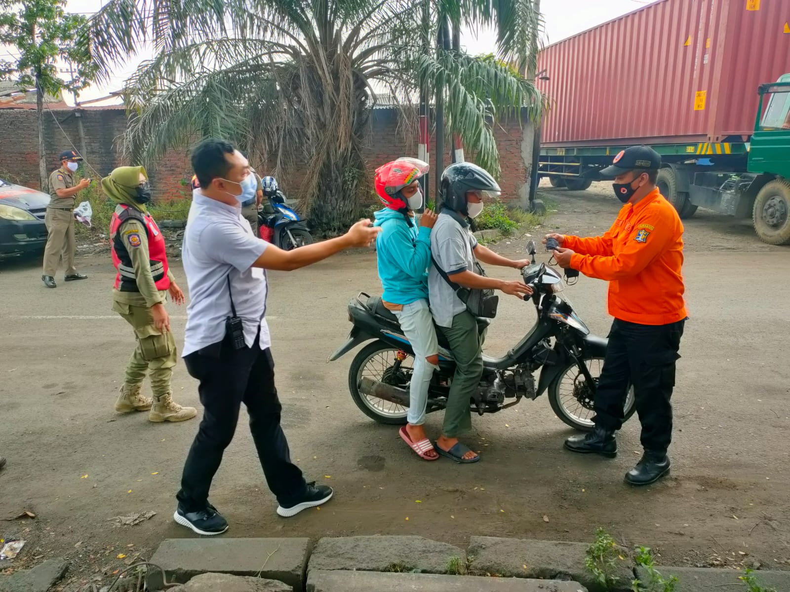 Polres Pelabuhan Tanjung Perak Gelar Operasi Protokol Kesehatan, Himbau Masyarakat Patuhi Peraturan Prokes