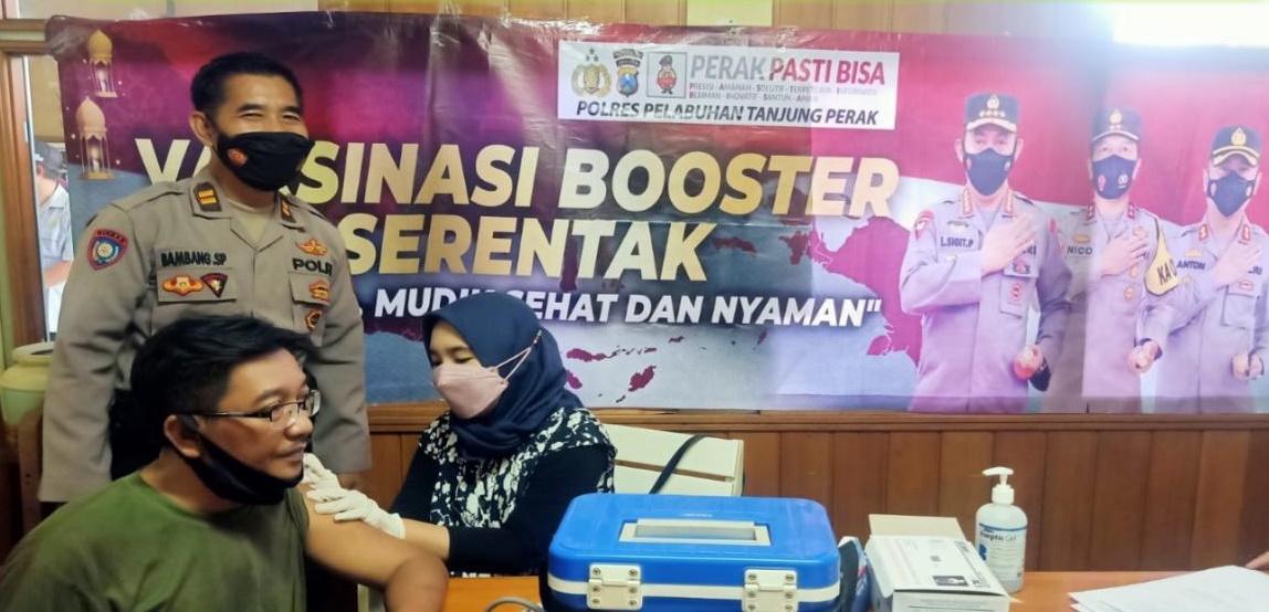Polsek Asemrowo Gelar Vaksinasi di Jalan Dumar Industr, Sediakan Vaksinasi Booster