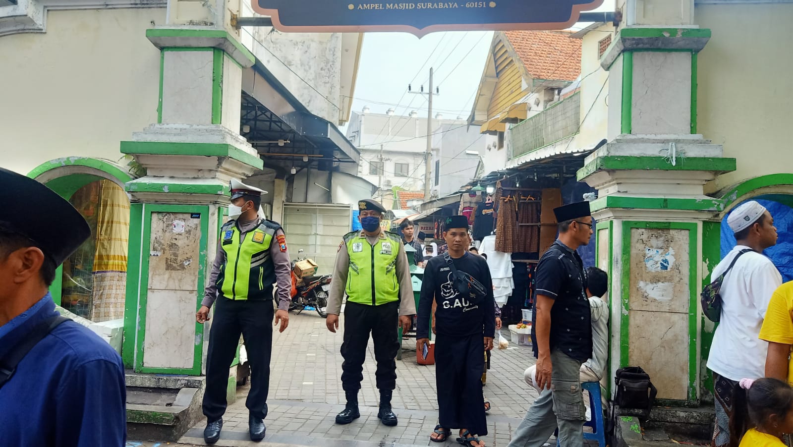 Polsek Semampir Laksanakan Patroli di Wisata Religi Sunan Ampel, Himbau Masyarakat Tetap Patuhi Protokol Kesehatan