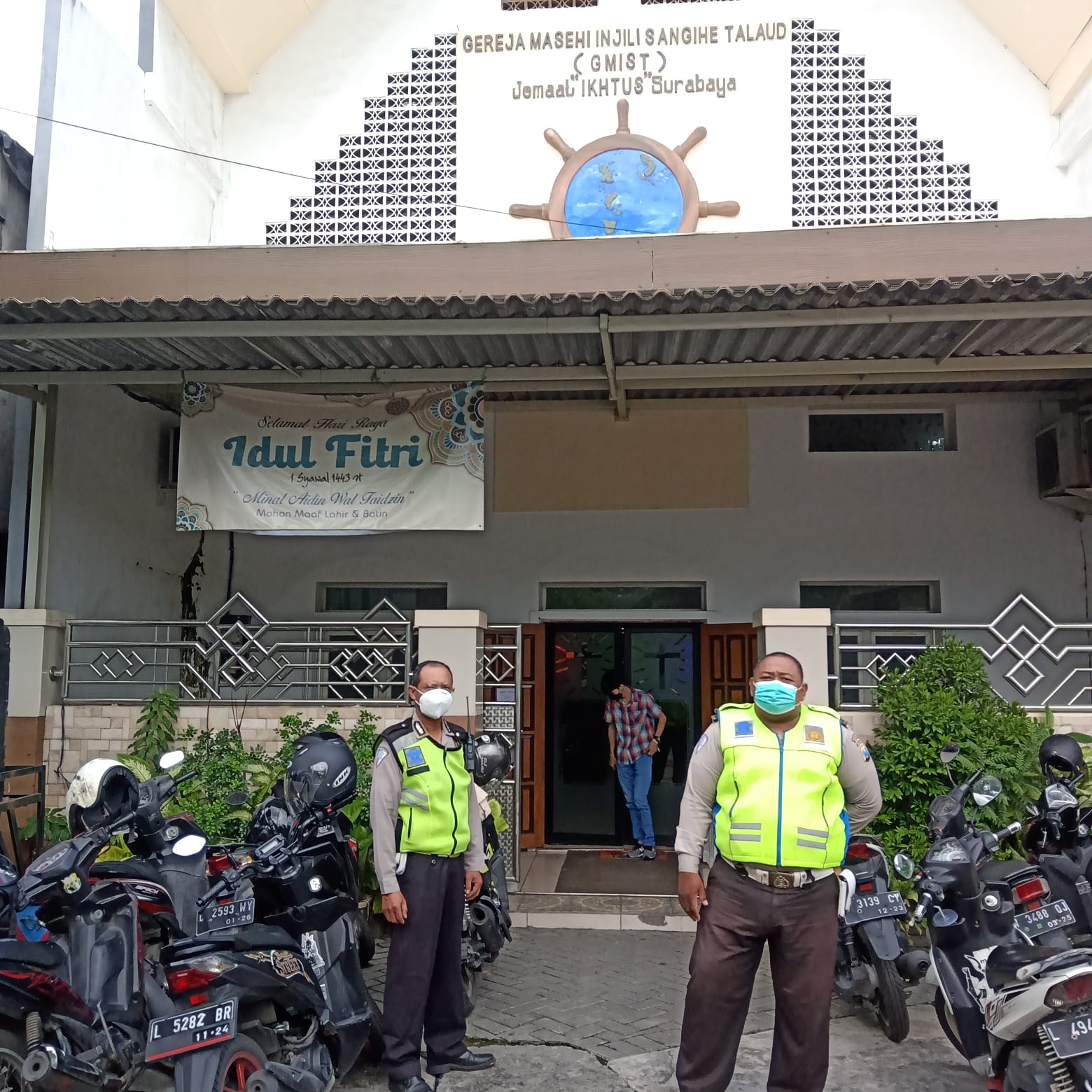 Polsek Krembangan Lakukan Patroli di Gereja HKBP, Pastikan Ibadah Berjalan Lancar