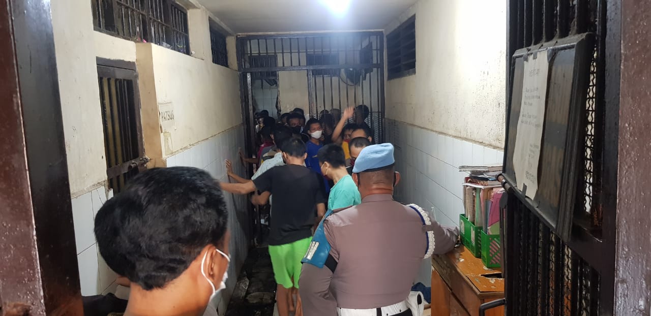 Polres Pelabuhan Tanjung Perak Cek Kondisi Tahanan, Pastikan Tidak Ada Tahanan Yang Sakit