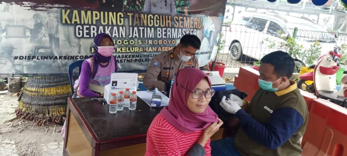 Polsek Asemrowo Gelar Vaksinasi Booster Serentak di Jalan Tambak Mayor, Sediakan Vaksinasi Dosis 3