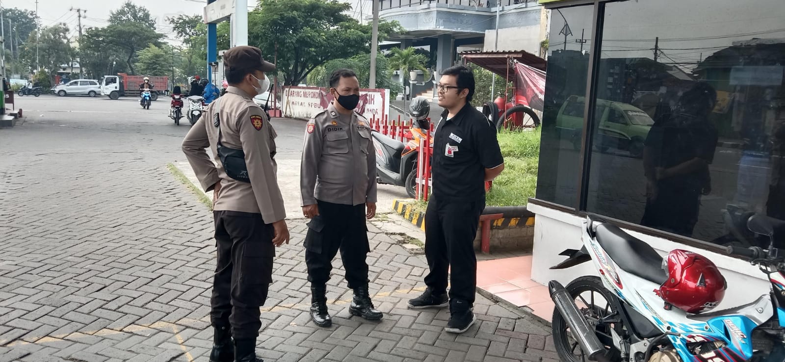 Polsek Krembangan Laksanakan Patroli di SPBU, Pastikan Situasi Aman Terkendali