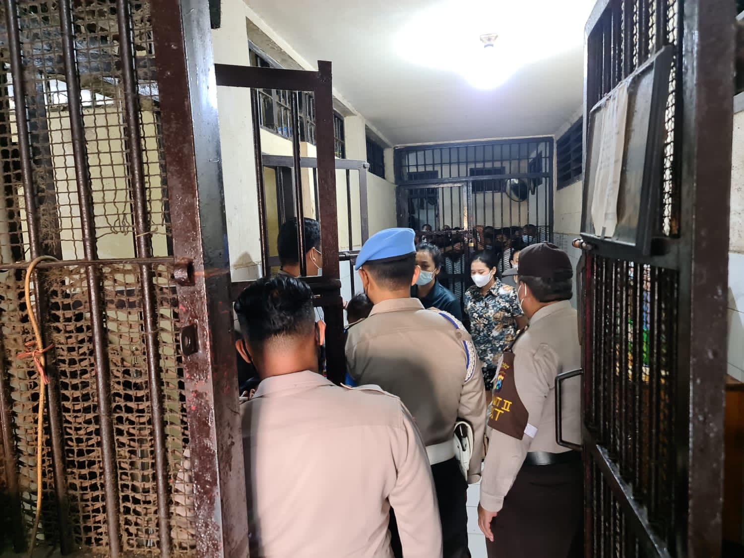 Polres Pelabuhan Tanjung Perak Cek Kondisi Tahanan, Pastikan Tidak Ada Barang Terlarang Masuk