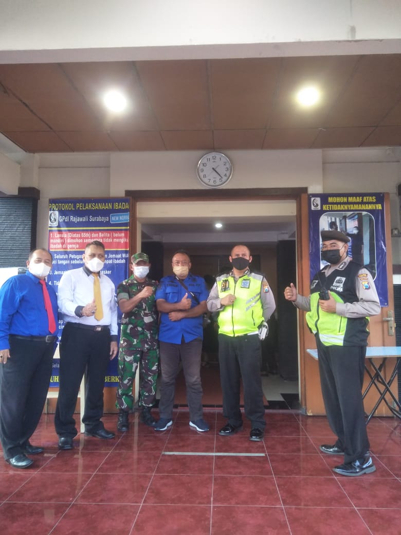Personil Polsek Pabean Cantikan Lakukan PAM Kebaktian di Gereja Pantekosta, Pastikan Ibadah Berjalan Lancar