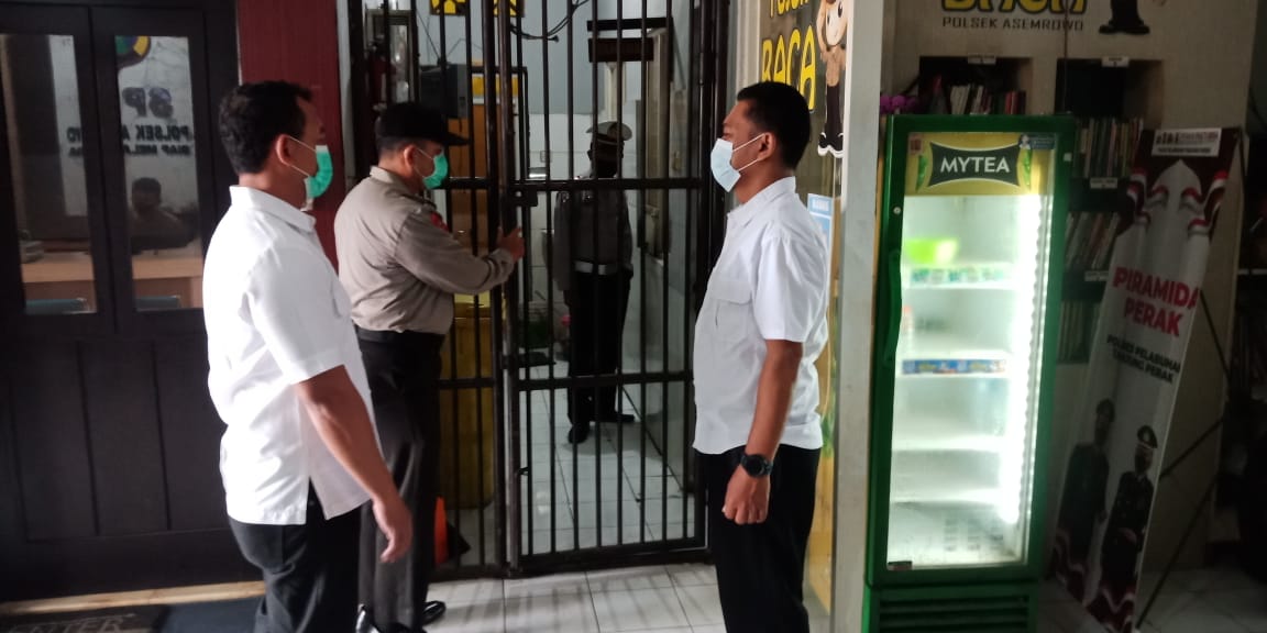 Polsek Asemrowo Cek Kondisi Ruang Tahanan, Pastikan Tidak Ada Barang Terlarang