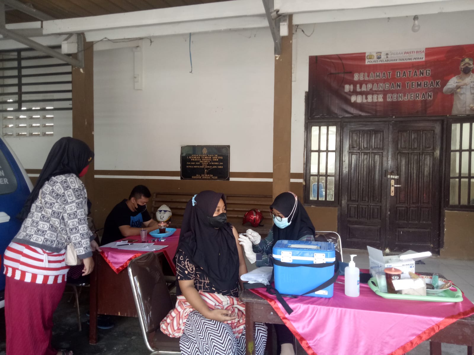 Polsek Kenjeran Laksanakan Vaksinasi Booster Serentak, Sediakan Jenis Astra Zeneca