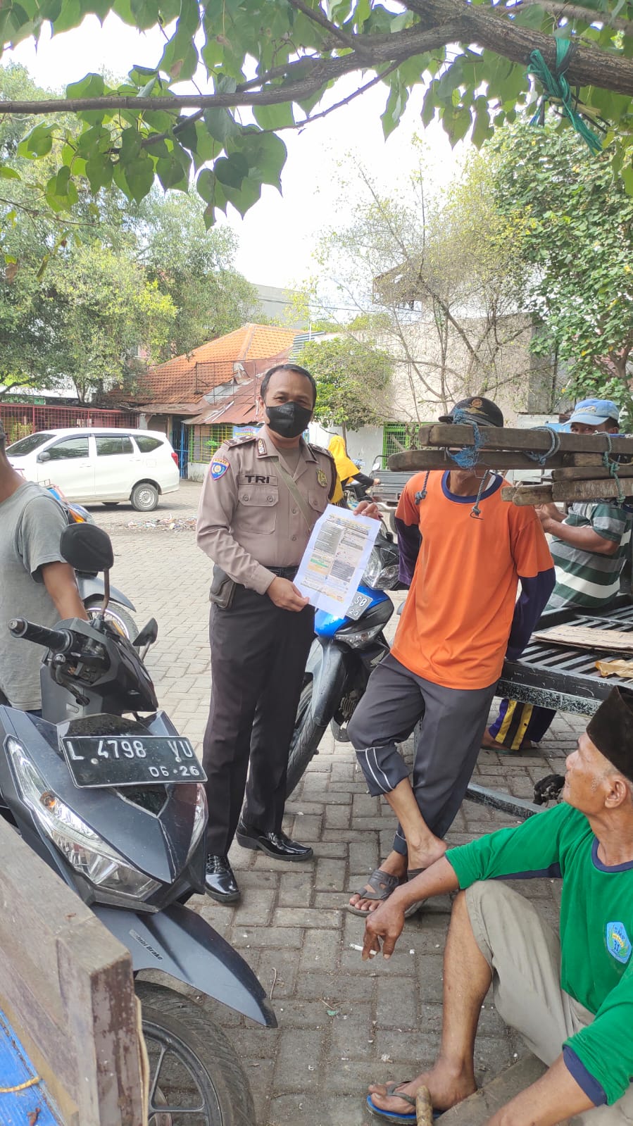 Polsek Semampir Lakukan Sosialisasi PMK Sekaligus Cek Kondisi Kandang Hewan Ternak