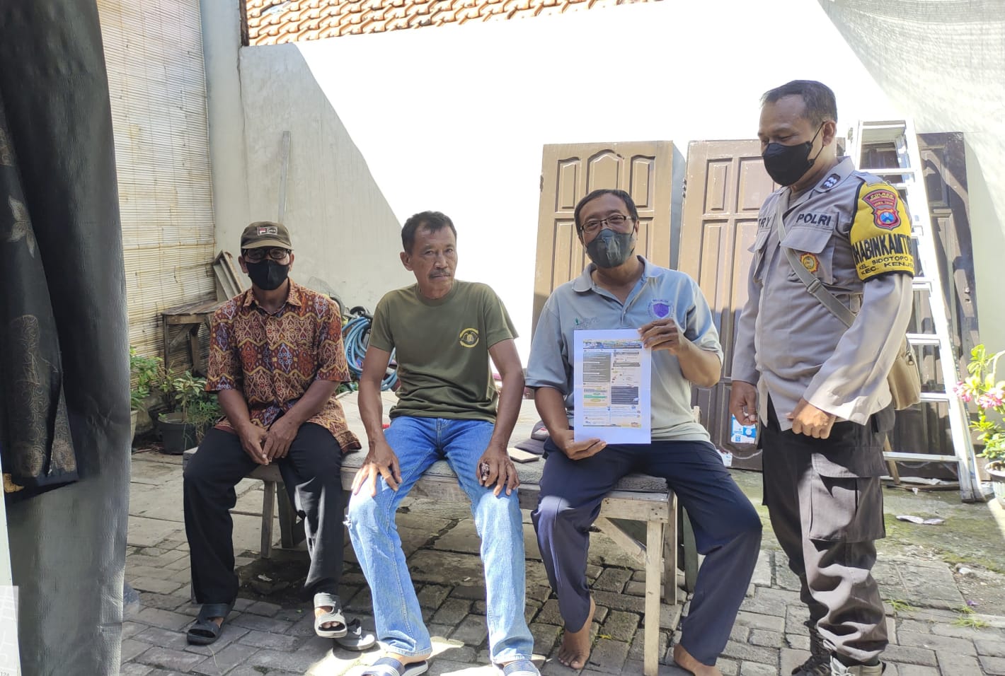 Polsek Kenjeran Berikan Himbauan dan Sosialisasi Mengenai PMK Kepada Warga Sidotopo Wetan