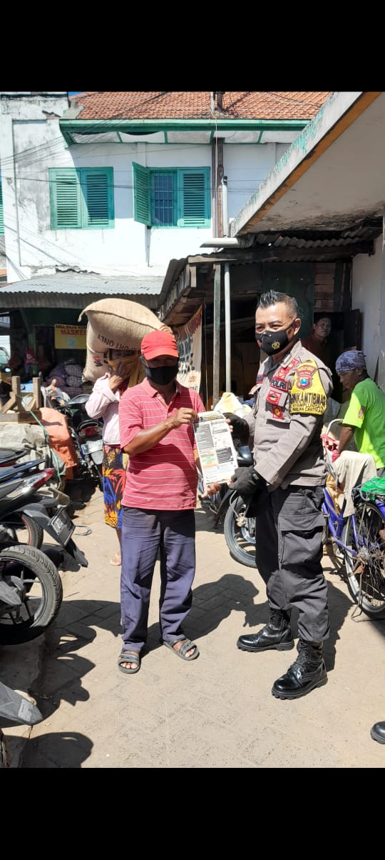 Polsek Pabean Cantikan Berikan Penyuluhan Mengenai PMK Terhadap Warga Jalan Songoyudan