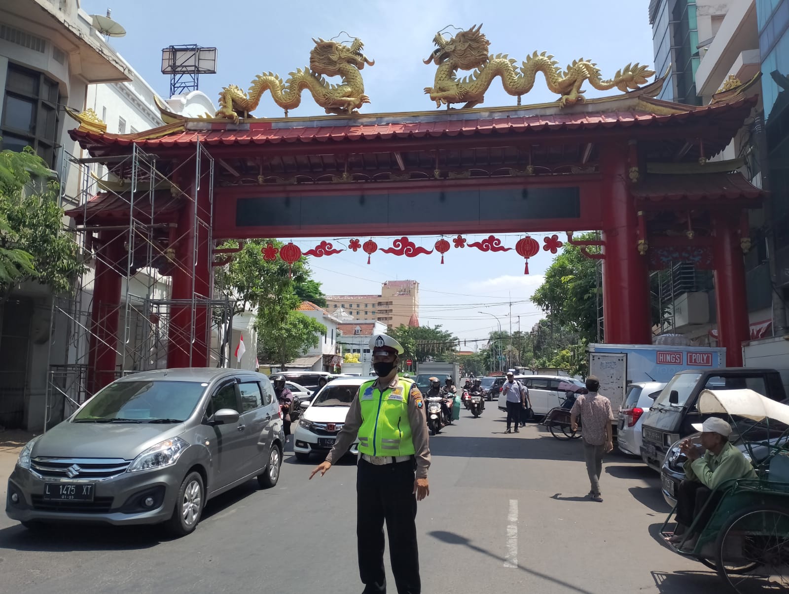 Polsek Pabean Cantikan Laksanakan Patroli Antisipasi 3C di Jalan Kembang Jepun, Sekaligus Atur Lalu Lintas