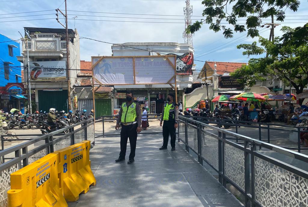 Polsek Semampir Laksanakan Patroli di Jembatan Penyebrangan, Berikan Himbauan Antisipasi 3C Pada Peziarah