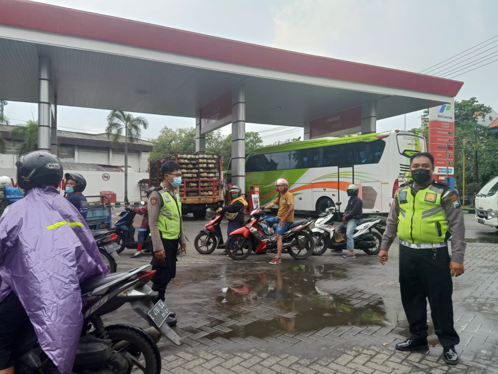Polsek Semampir Laksanakan Patroli Harkamtibmas di SPBU Danakarya, Situasi Terpantau Aman Terkendali