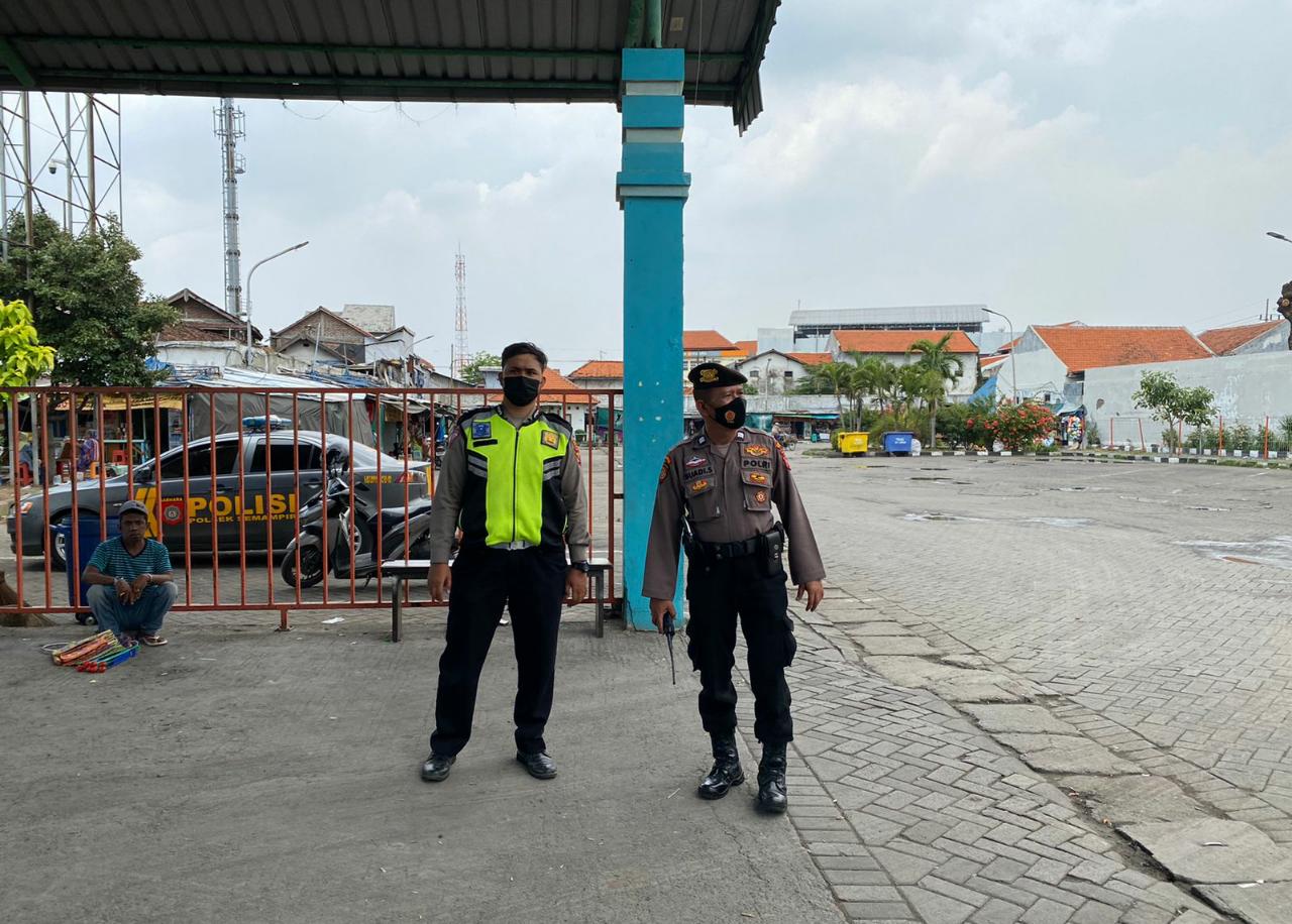 Polsek Semampir Laksanakan Patroli Harkamtibmas di Terminal Bus Ampel, Antisipasi Adanya Kerawanan